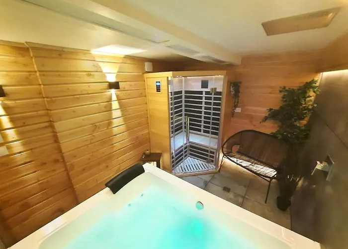 Maison Centre Ville: Historic Retreat With Private & Prime Location