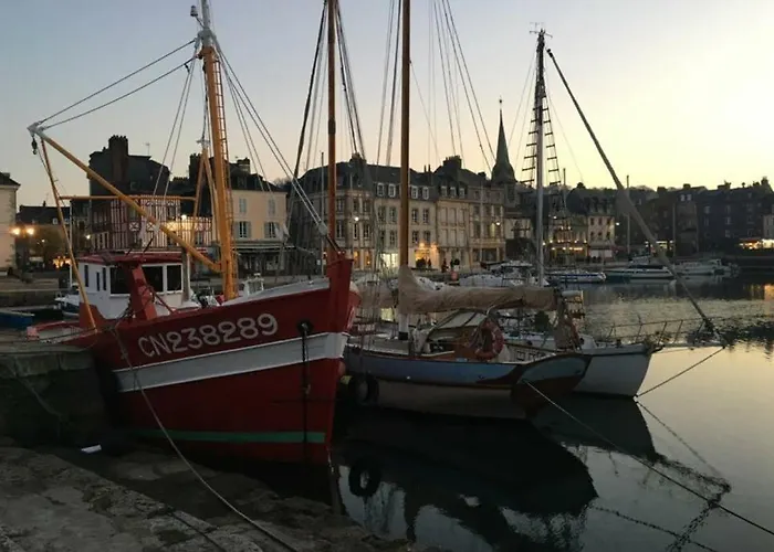 Holiday home Maison Centre Ville: Historic Retreat With Private & Prime Location Honfleur