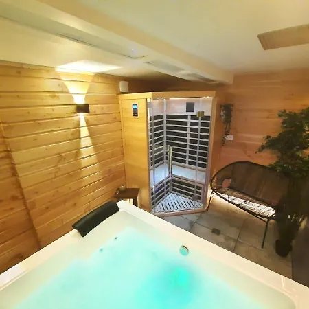 Maison Centre Historique - Bain à Remous, Sauna, Cour Extérieure Privative - Peut Se Faire à Pied à 3min Du Vieux Port, 10min De La Plage, 3min D'un Parking Gratuit, Restaurants, Boutiques, Musés, Etc