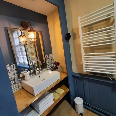 Casa de Férias Maison Centre Historique - Bain à Remous, Sauna, Cour Extérieure Privative - Peut Se Faire à Pied à 3min Du Vieux Port, 10min De La Plage, 3min D'un Parking Gratuit, Restaurants, Boutiques, Musés, Etc Honfleur